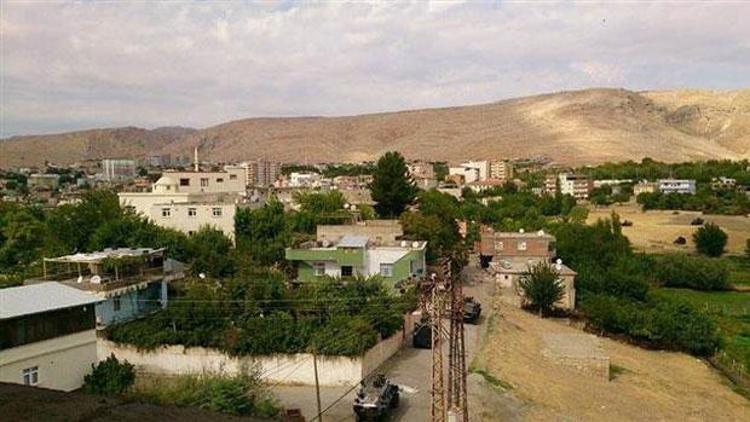 Sokağa çıkma yasağının sürdüğü Silvanda güvenlik güçlerine PKKlılarca ateş açıldı