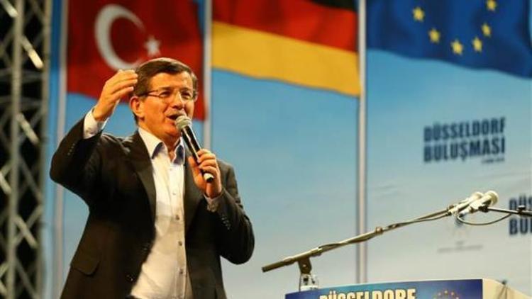 Başbakan Ahmet Davutoğlu: Mahallesinden, dağdan korkan, milletle yol yürüyebilir mi