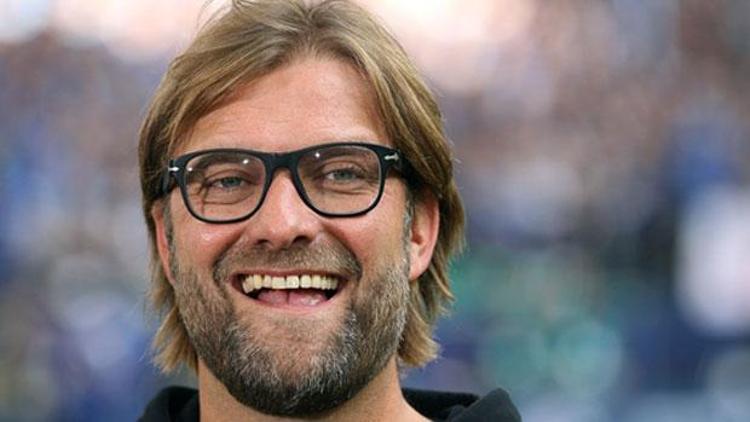 Jürgen Klopp Liverpoola imzayı atıyor