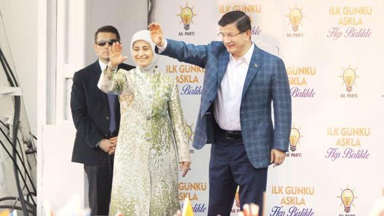 Ahmet Davutoğlu: Terör örgütüyle selfie çekmekten vazgeç