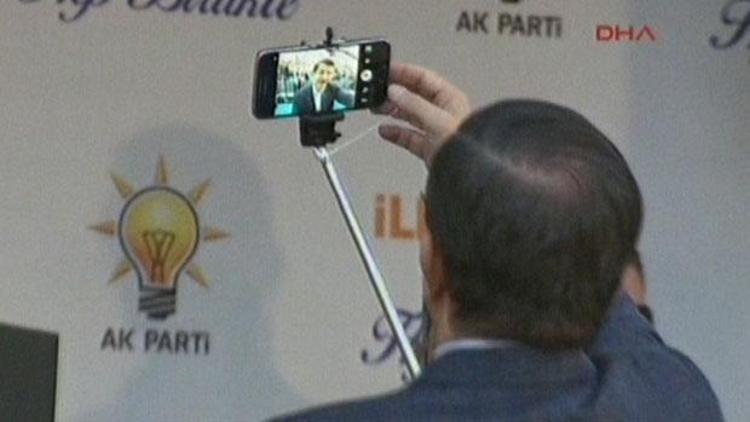 Başbakandan sahnede selfie sürprizi