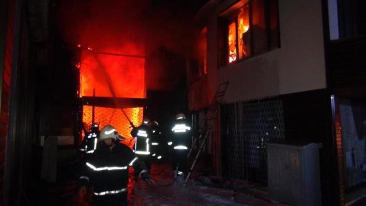 Bursa Yorgancılar Çarşısı’ndaki yangında 40 işyeri küle döndü