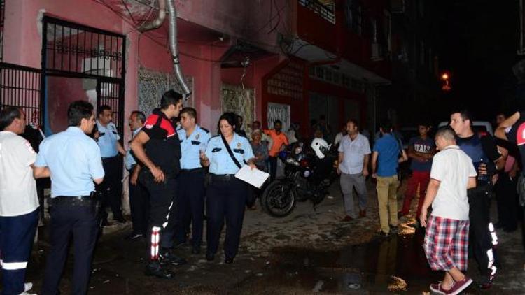 Kar maskeli saldırgan, sokakta kovaladığı kadını apartman girişinde 3 kurşunla öldürdü