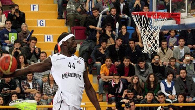 Pops Mensah-Bonsu basketbola veda etti