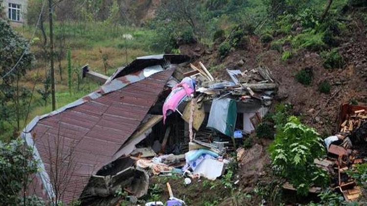 Rizede aşırı yağış nedeniyle 1 ev çöktü, 2 ev boşaltıldı, 28 köy yolu ulaşıma kapandı