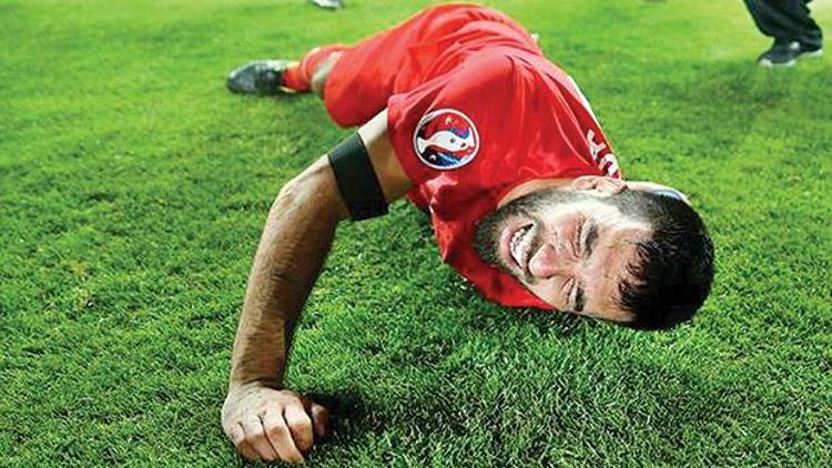 UEFA Ardanın fotoğrafını elemelerin en iyi karesi seçti