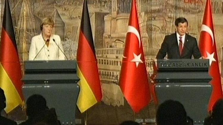 Davutoğlu ve Merkel ortak açıklama yaptı
