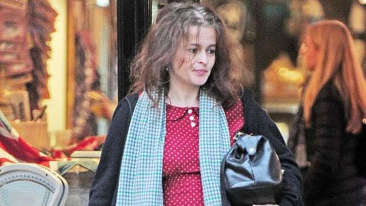 Helena Bonham Carter kasaba giderse...