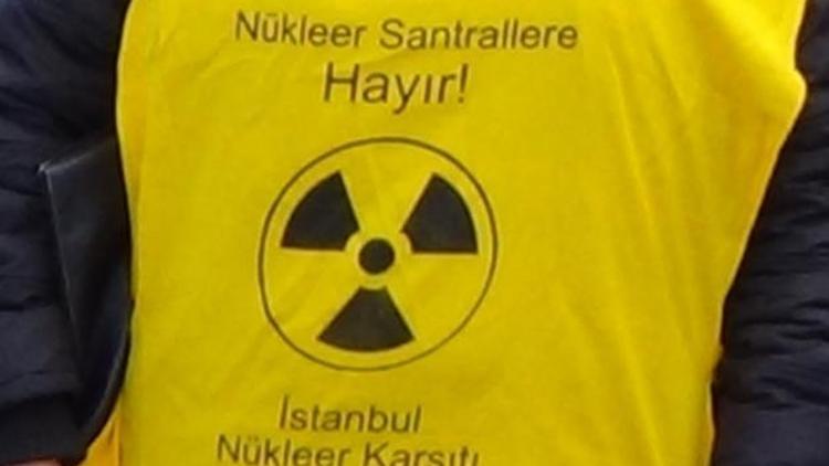 Nükleer Felaket Burada Başlıyor pankartına hapis talebi
