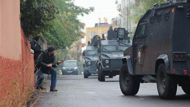 Diyarbakırda IŞİD operasyonu: İki polis şehit