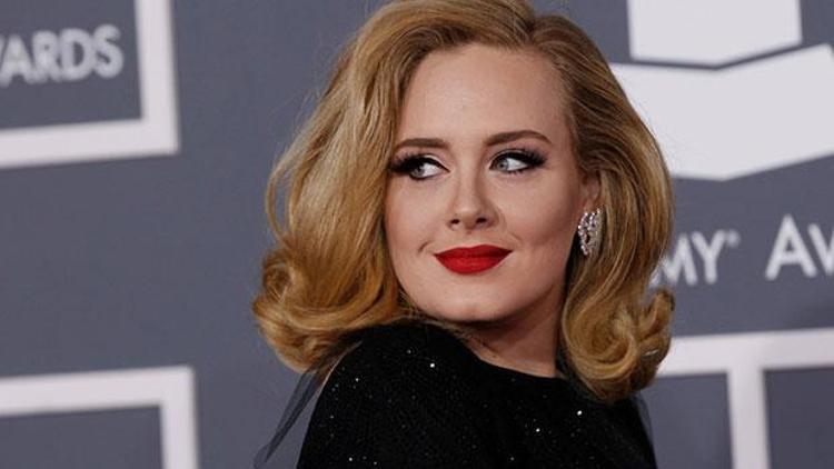 Adelein yeni şarkısı Hello için eleştirmenler ne diyor