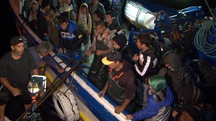 Çeşme de kaçak botu battı: 1 kişi öldü, 43 kişi kurtarıldı