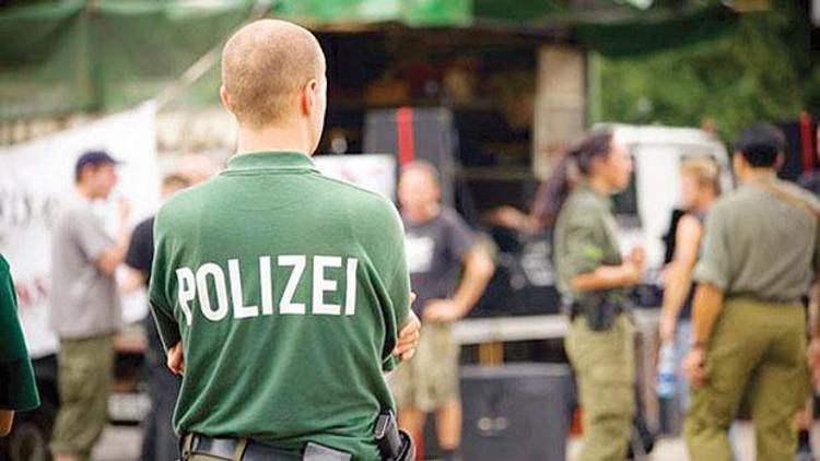 Trafik canavarı Alman polis