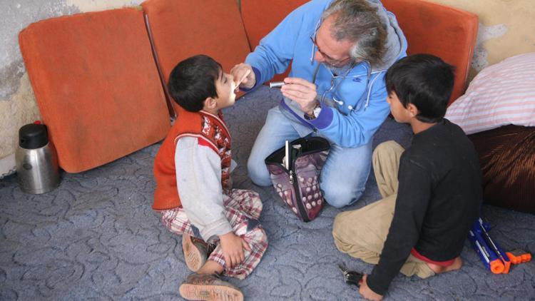 Gönüllülerden Suriyelilere sağlık taraması