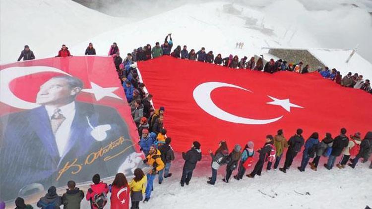 Sosyal medyayı sallayan fotoğraf: Gönüllerin zirvesi