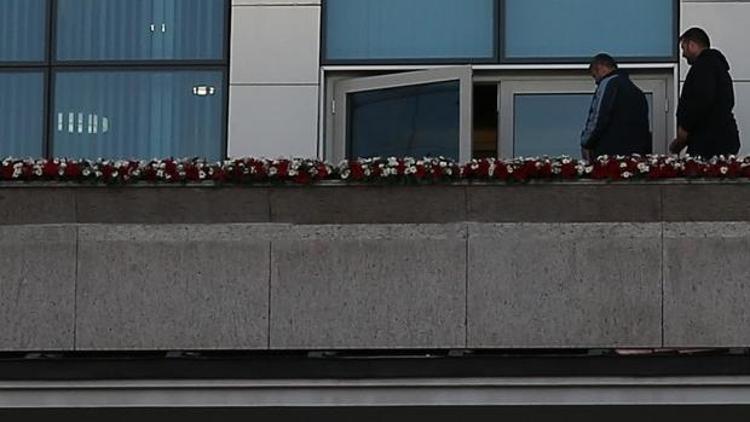 Başbakan Ahmet Davutoğlu balkon konuşması yapması bekleniyor