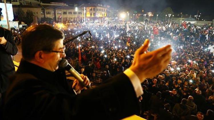 Başbakan Ahmet Davutoğlu balkon konuşması yaptı