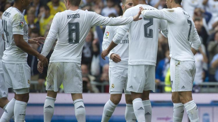 Real Madrid lider Barcelona takipte