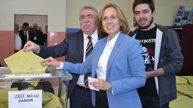 Aydın’da ilk kez MHP’den kadın aday mecliste