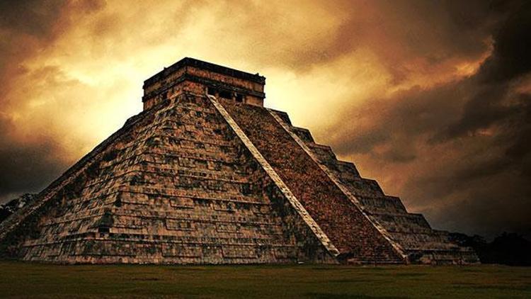 Maya piramitlerinde bir gece geçirdi