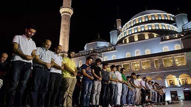 Bin aydan daha hayırlı: Kadir Gecesi (Kadir Gecesi mesajları)