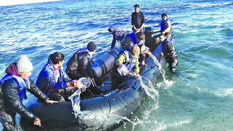 Yunanistan Başbakanı Çipras, Midillideki göçmen dramını kıyıdan izledi