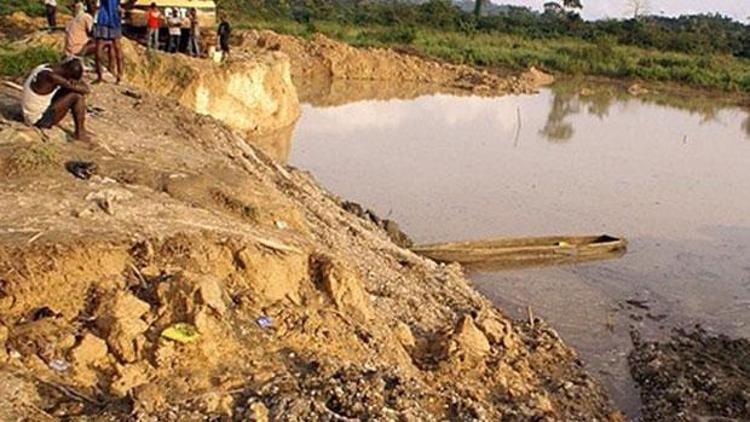 Guyanada yasa dışı altın madeni çöktü