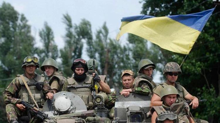 Ukrayna ağır silahlarını geri çekiyor