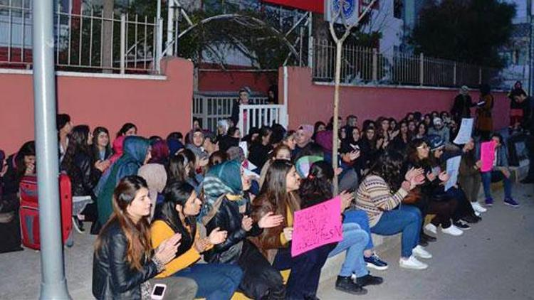 Şanlıurfada kız öğrencilerinden yurt protestosu