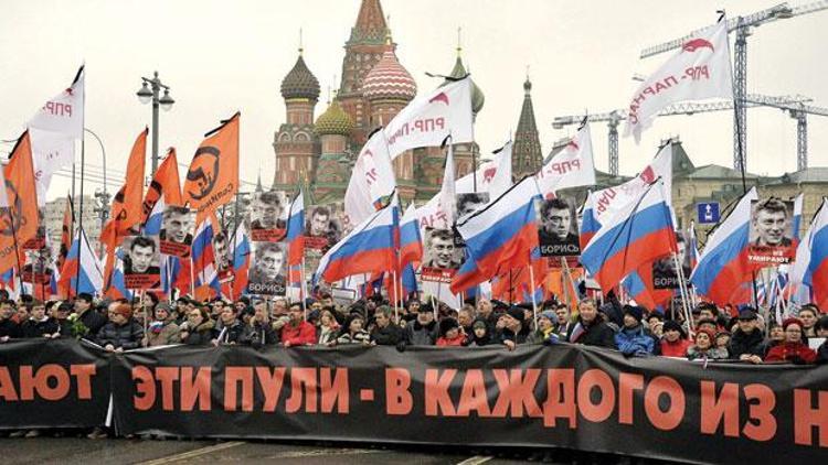 Ruslar, Nemtsov için yürüdü