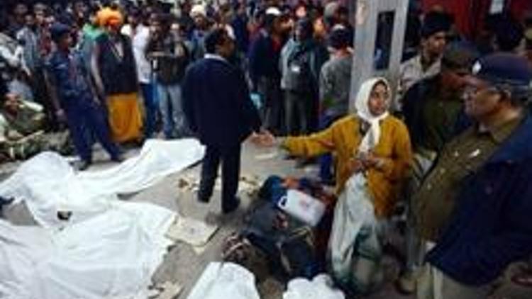 Hindistanda tren istasyonunda izdiham: 36 ölü