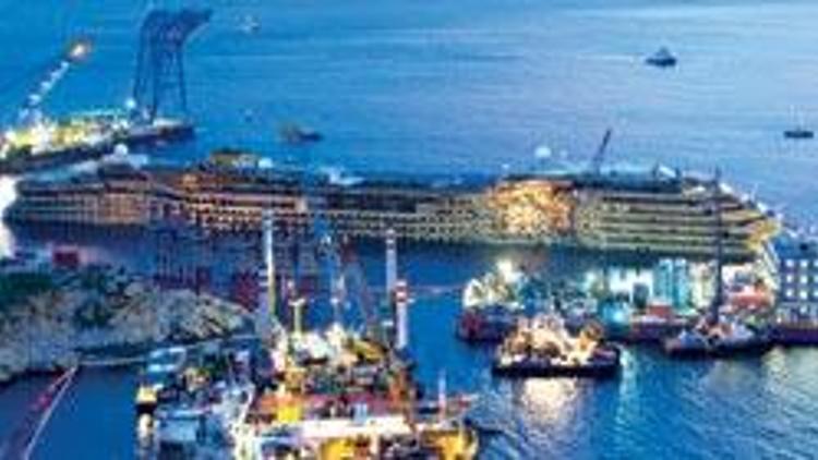 19 saatlik operasyonun ardından Costa Concordia kaldırıldı