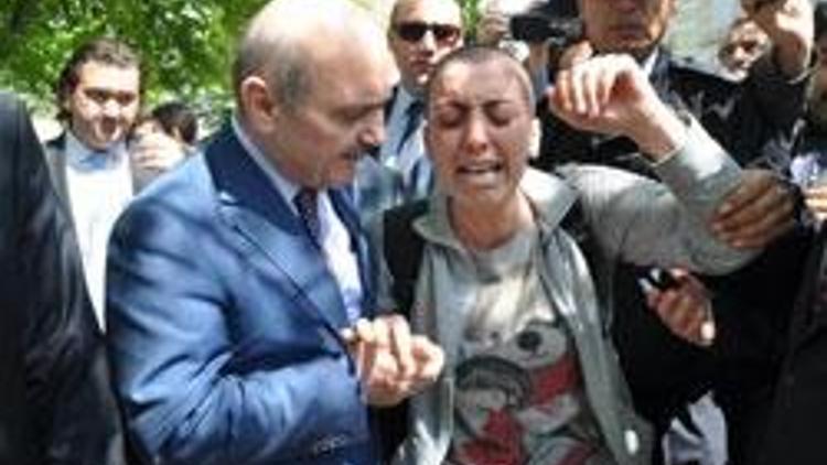 Bakanın cevabı kanser hastası kızı ağlattı