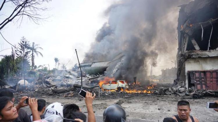 Endonezyada uçak kazası: En az 116 ölü