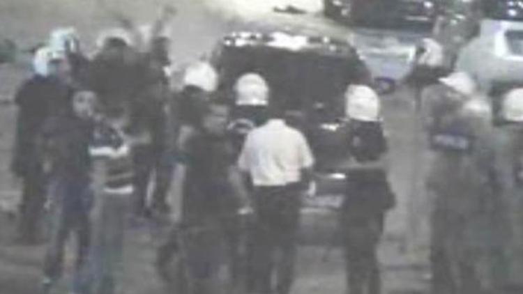 Gezi dayağı: Polis önce genç kadını, sonra otomobili coplamış