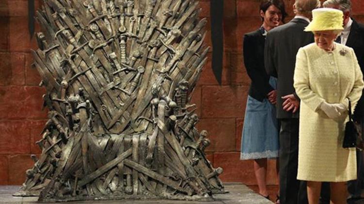 Kraliçe Elizabeth Game of Thrones setini ziyaret etti