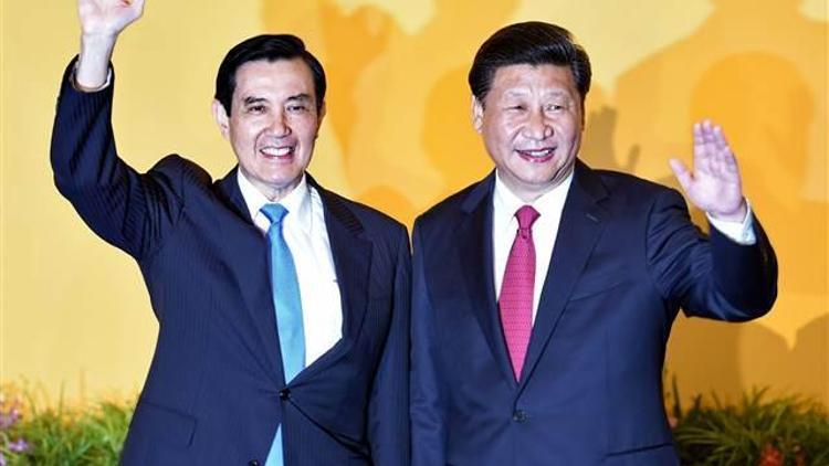 Çin ve Tayvan liderleri 66 yıl sonra el sıkıştı