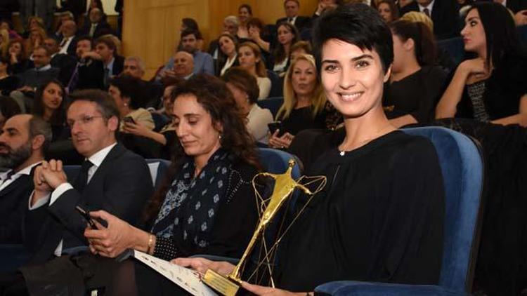 Tuba Büyüküstün, Vatikan’da En İyi Kadın Oyuncu ödülünü aldı