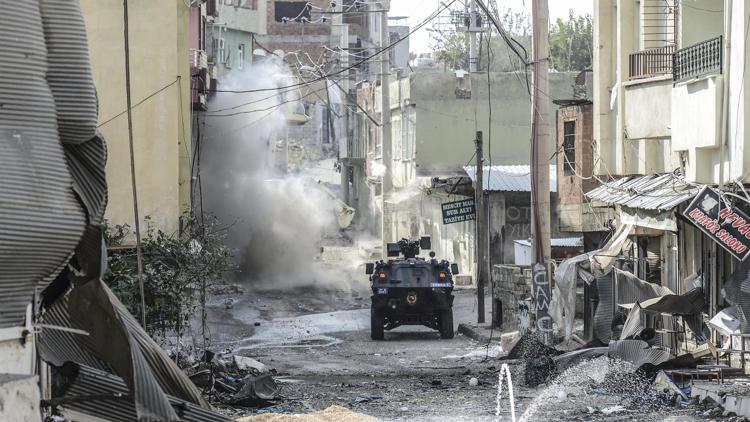 Silvan’daki çatışmada taksi şoförü öldü