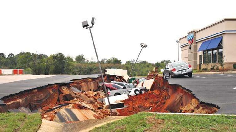 ABD’de otopark göçtü