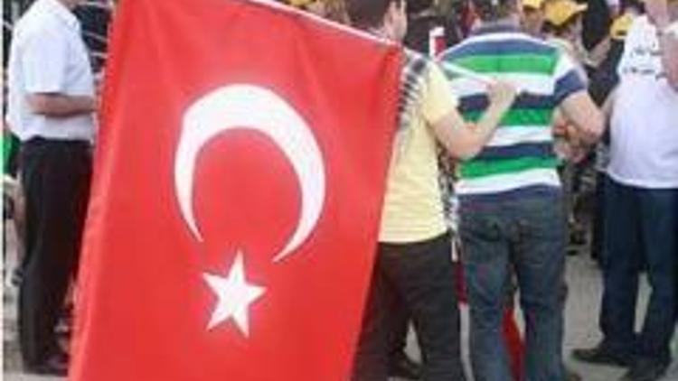 İsrail karşıtı gösteride Türk bayrakları