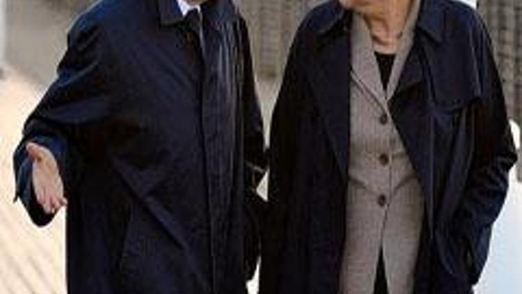 Sarkozy: Sana yardım edeceğim Angela