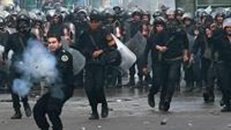 Mısırda isyan durmuyor, binlerce mahkum firarda