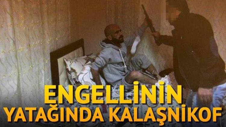 Engelli şahsın yatağından kalaşnikof çıktı