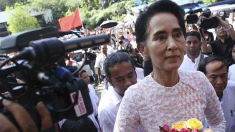 Myanmarda 25 yıl sonraki ilk özgür seçimleri Suu Kyi kazandı
