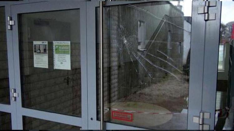 Almanyada camiye molotoflu saldırı