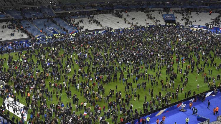 Paristeki saldırının ardından statta korku dolu anlar