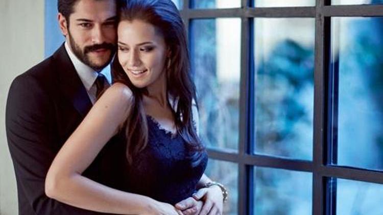 Burak Özçivit ve Fahriye Evcen çiftinin aileleri sinemada buluştu