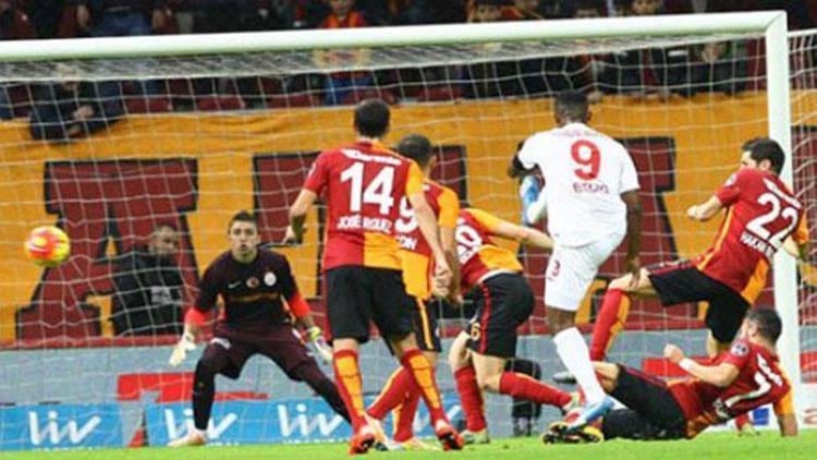 Galatasaray soyunma odası karıştı