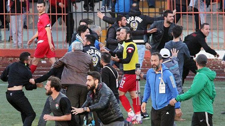 Karagümrük-Birlikspor maçında olay Futbolculara bıçak çekildi